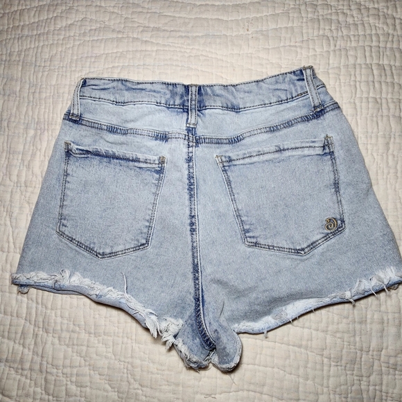 Indigo Rein Juniors Sz 9 High Rise Denim Cutoff Shorts Embroidered Cherries - Picture 2 of 5